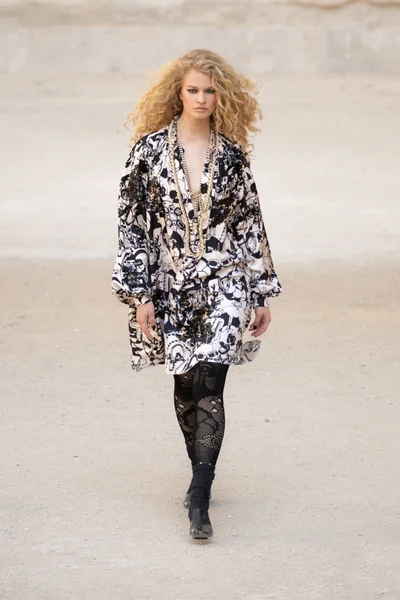 Look 50